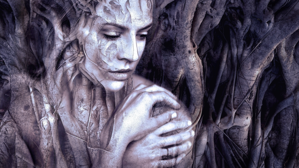Persona con una conexión entre el cuerpo y raíces, simbolizando la conexión emocional de Mercè Naudi